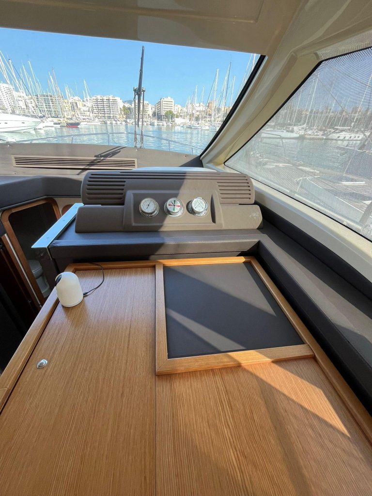 2010-ferretti-yachts-470-power-9521704-20240827053215857-1_XLARGE