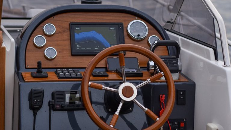 uploads_barcos_g28_accesorios_985x555_c_img-6288