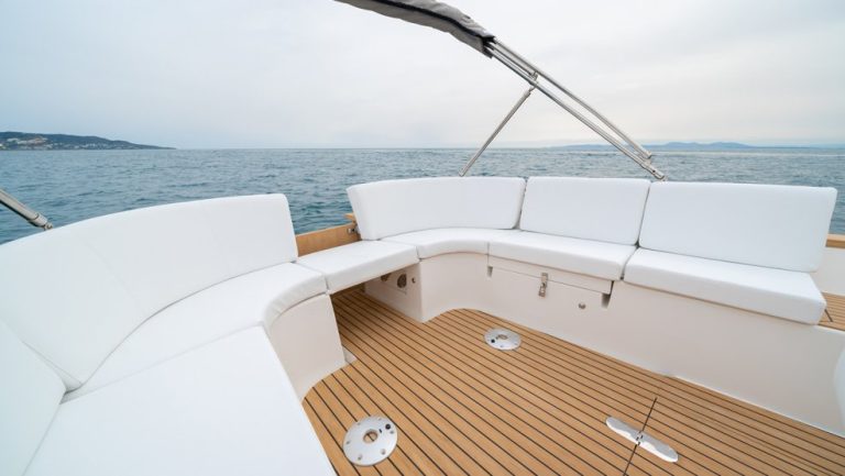 uploads_barcos_g28_exterior_985x555_c_a7r4941-1