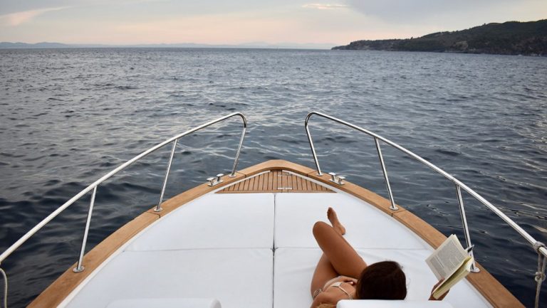 uploads_barcos_g28_exterior_985x555_c_img-6304
