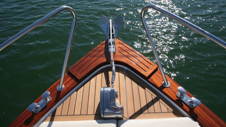 uploads_barcos_g30_equipamiento_985x555_c_img-3809