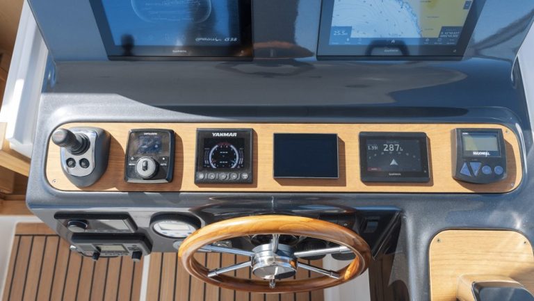 uploads_barcos_g38_accesorios_985x555_c_dsc3997