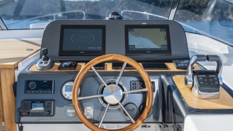 uploads_barcos_g38_accesorios_985x555_c_dsc4136