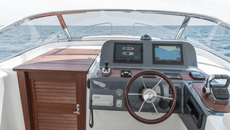 uploads_barcos_g38_exterior_985x555_c_dsc2686