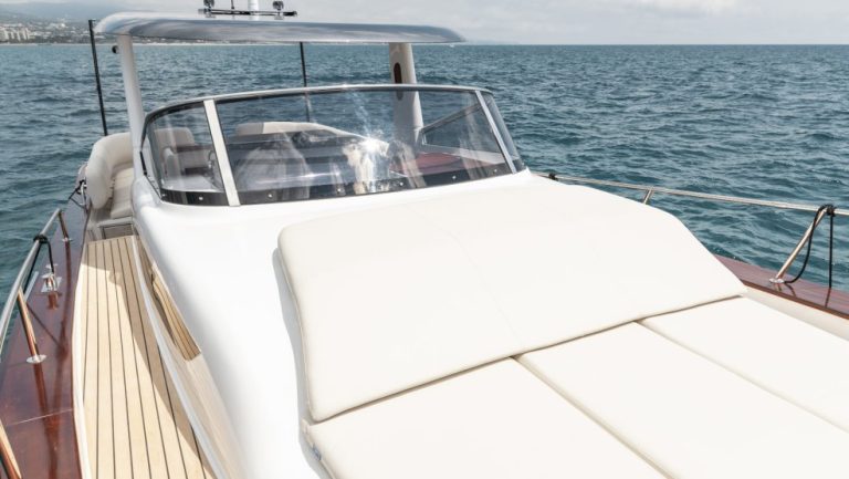 uploads_barcos_g38_exterior_985x555_c_dsc2760