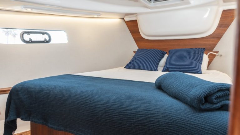 uploads_barcos_g38_interior_985x555_c_dsc2507