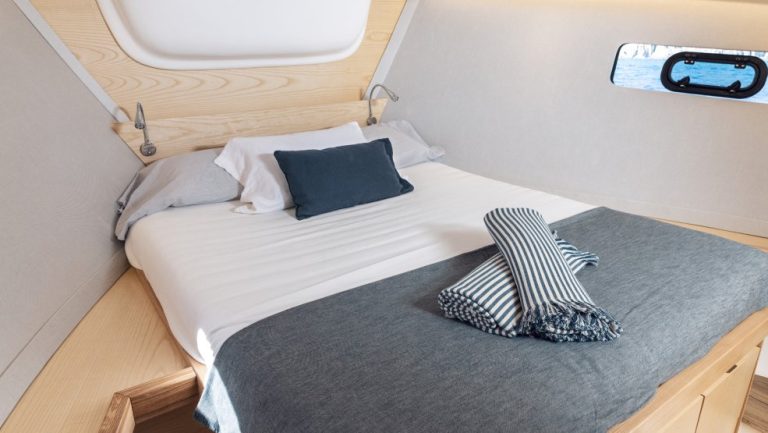 uploads_barcos_g38_interior_985x555_c_dsc3756