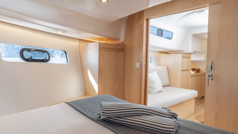 uploads_barcos_g38_interior_985x555_c_dsc3777