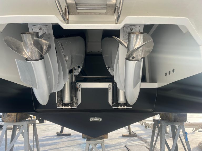 2024-de-antonio-yachts-d32-power-723356-20250423144158408-3_XLARGE (1)