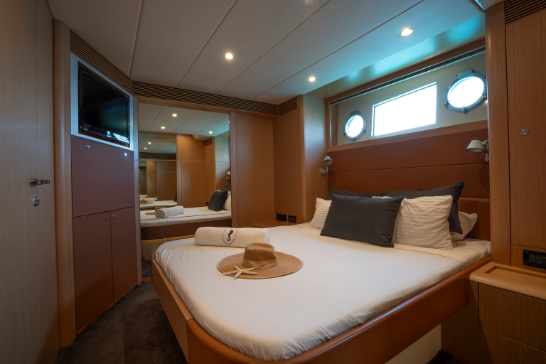 681080ee0069df91b00b008b_SMART YACHTS_17