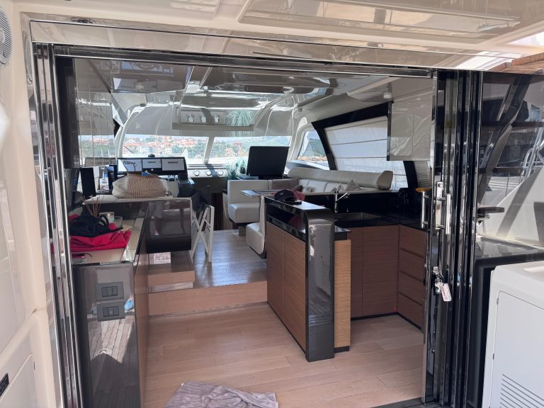 2016-ferretti-550-power-9836707-20250612080139102-1_XLARGE