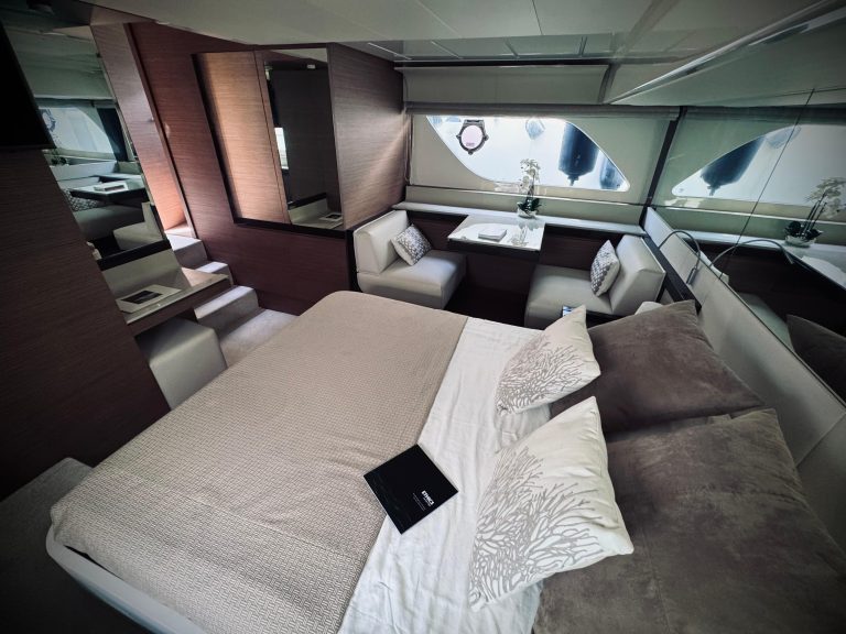 2016-ferretti-550-power-9836707-20250612080230396-1_XLARGE