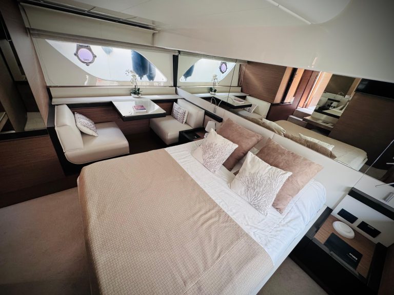 2016-ferretti-550-power-9836707-20250612080234869-1_XLARGE