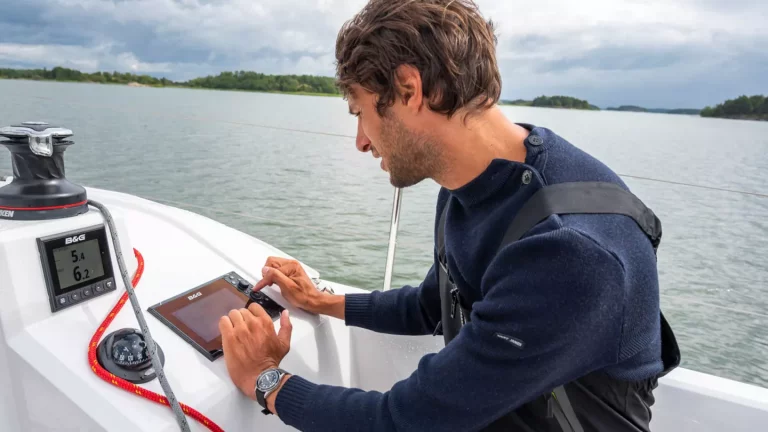 oceanis-31.1_navigation05.jpg