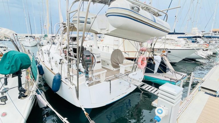 beneteau-oceanis-38-13_1755605875136