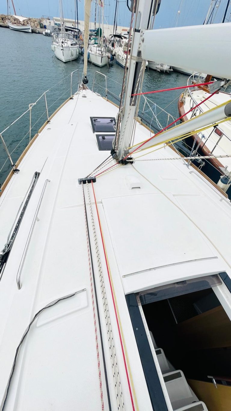 beneteau-oceanis-38-14_1755605875286