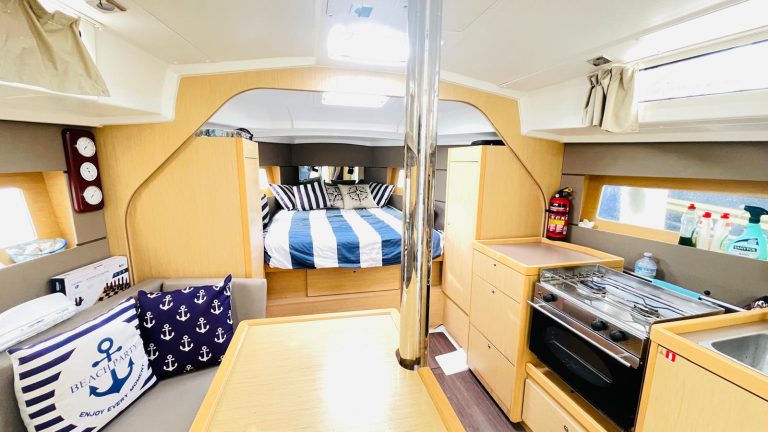 beneteau-oceanis-38-16_1755605875561