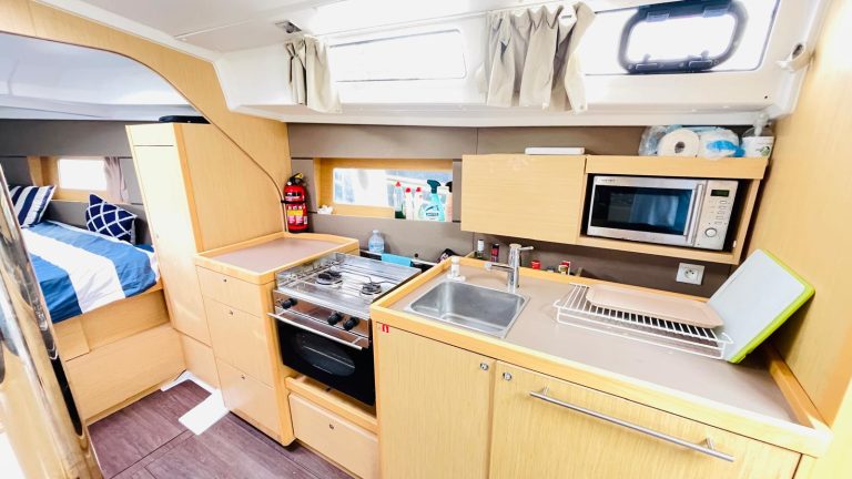 beneteau-oceanis-38-17_1755605875711