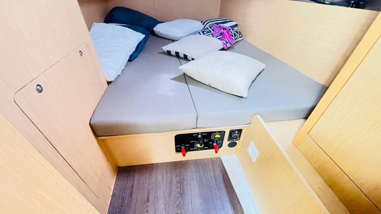 beneteau-oceanis-38-27_1755605877109