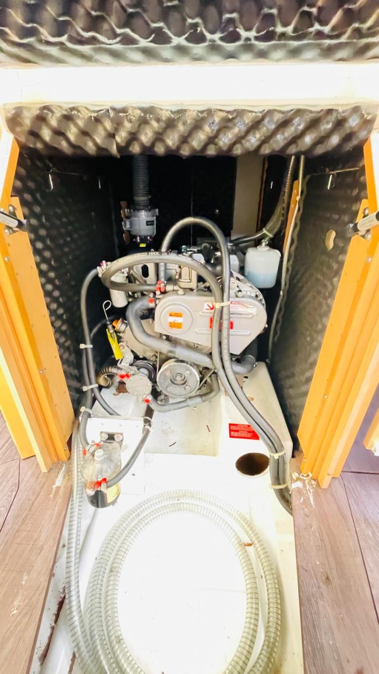 beneteau-oceanis-38-32_1755605877813