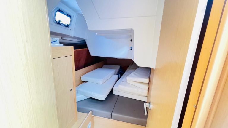 beneteau-oceanis-38-33_1755605877956