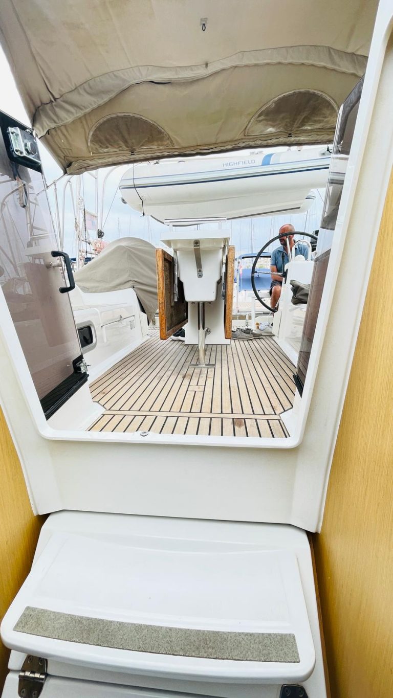 beneteau-oceanis-38-34_1755605878096