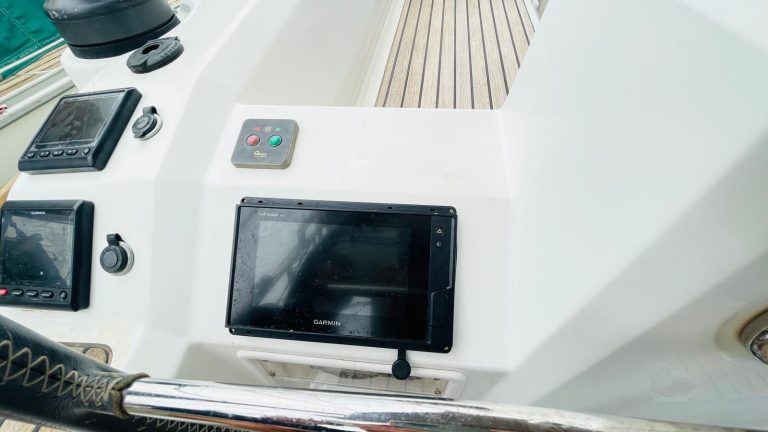 beneteau-oceanis-38-37_1755605878503