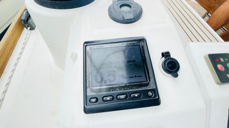 beneteau-oceanis-38-46_1755605879812