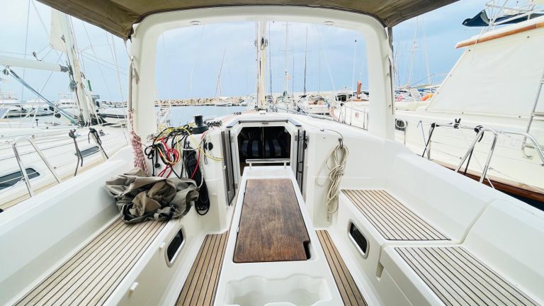 beneteau-oceanis-38-48_1755605880086