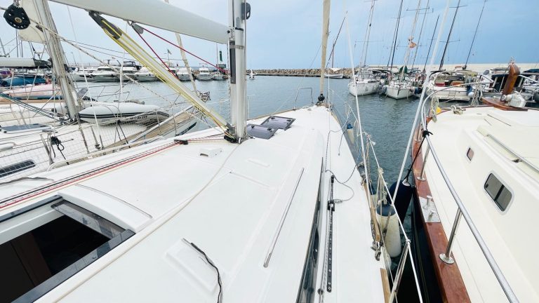 beneteau-oceanis-38-4_1755605873681