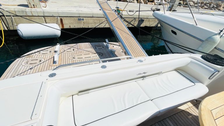 sea-ray-58-sedan-bridge-11_1756138435308