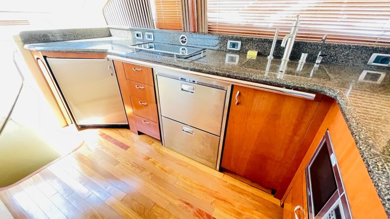 sea-ray-58-sedan-bridge-29_1756138437751