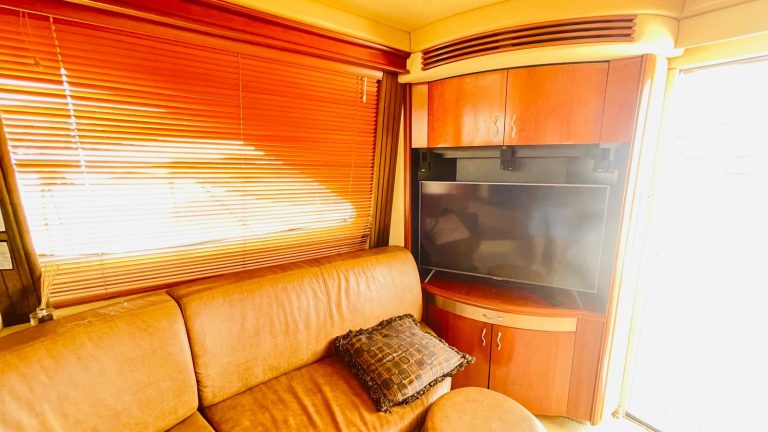 sea-ray-58-sedan-bridge-31_1756138438025