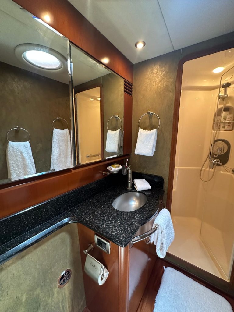 sea-ray-58-sedan-bridge-4_1756138434265