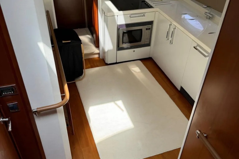 2006-princess-yachts-v70-power-7047100-20240905091519684-1_XLARGE