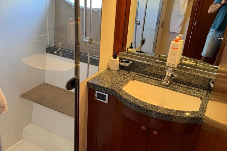 2006-princess-yachts-v70-power-7047100-20240905091559967-1_XLARGE