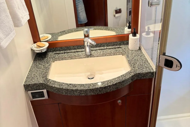 2006-princess-yachts-v70-power-7047100-20240905091632375-1_XLARGE