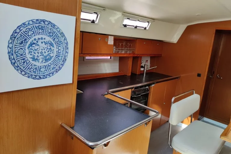 2010-bavaria-bavaria-45-cruiser-sail-10059389-20260206070506747-4