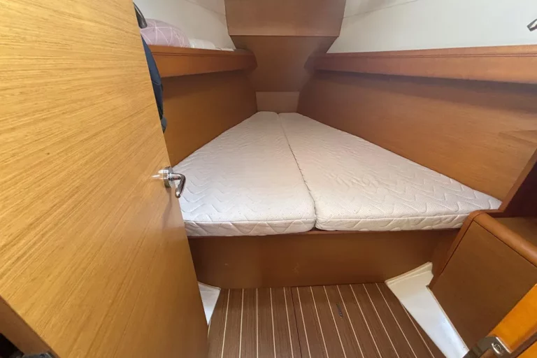 2012-jeanneau-sun-odyssey-379-sail-10077631-20260209040830459-3