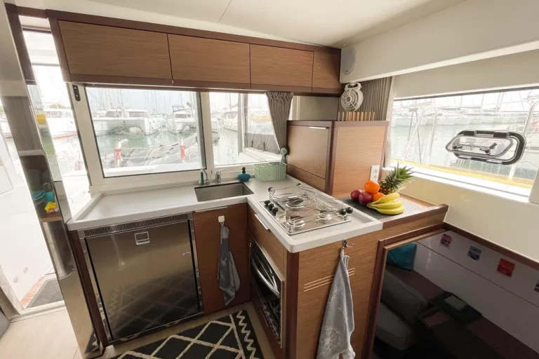 2022-lagoon-40-sail-9340640-20240415091018201-1_XLARGE