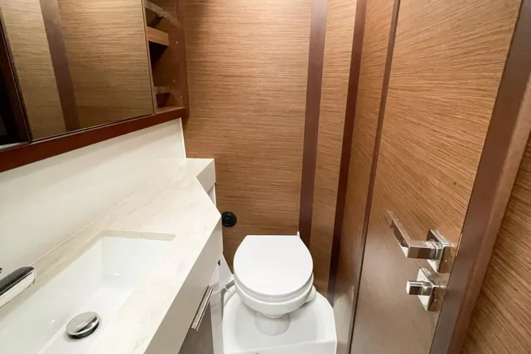 2022-lagoon-40-sail-9340640-20240415091038073-1_XLARGE