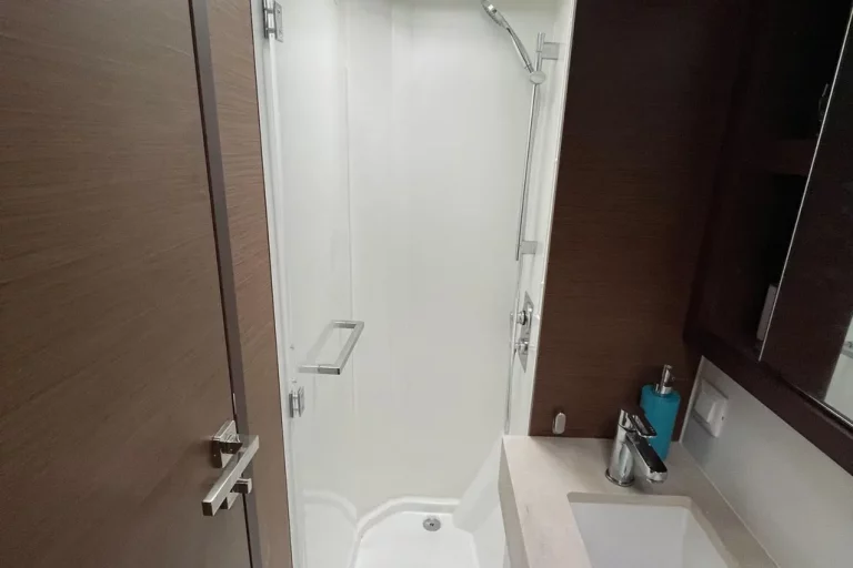 2022-lagoon-40-sail-9340640-20240415091049780-1_XLARGE