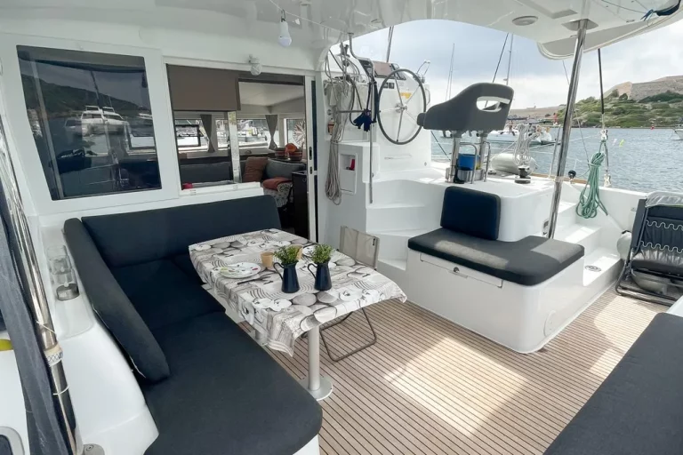 2022-lagoon-40-sail-9340640-20240415091113520-1_XLARGE