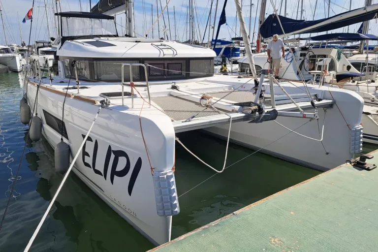 2022-lagoon-40-sail-9340640-20240415091242840-1_XLARGE