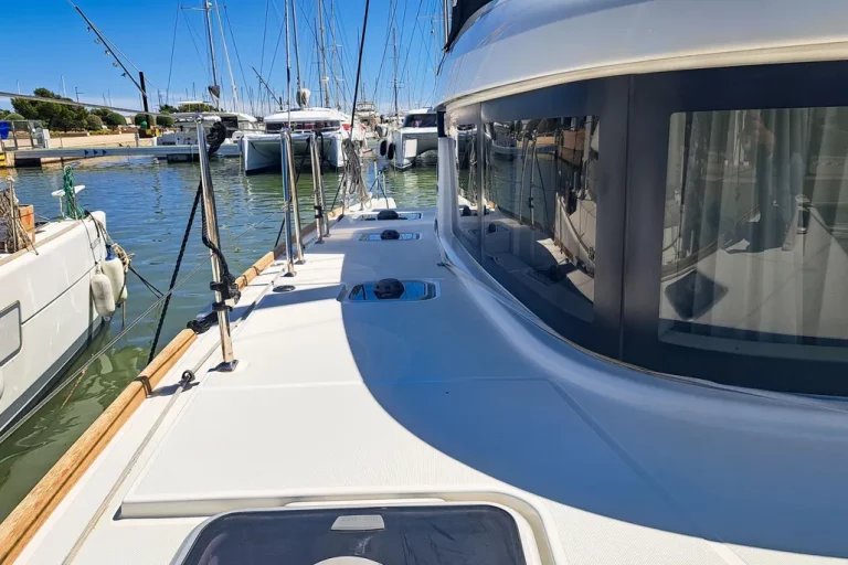 2022-lagoon-40-sail-9340640-20251002050440458-3