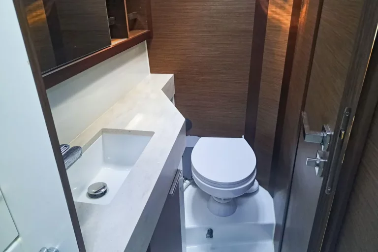 2022-lagoon-40-sail-9340640-20251002053008599-3