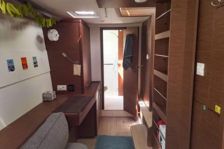 2022-lagoon-40-sail-9340640-20251002053250141-1