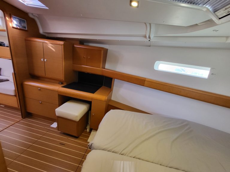 7 Camarote proa1, escritorio