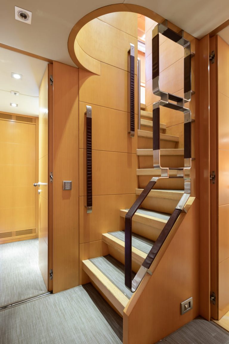 maiora-31dp-motor-yacht-corridor-0249