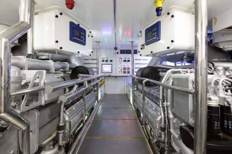 maiora-31dp-motor-yacht-engine-room-0191